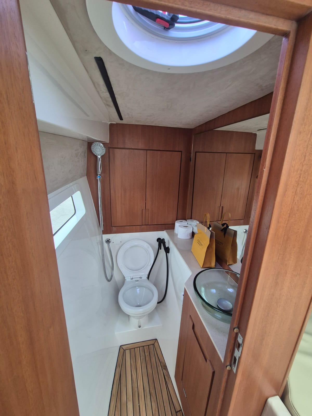 Foto Catamarã Titan Cabin